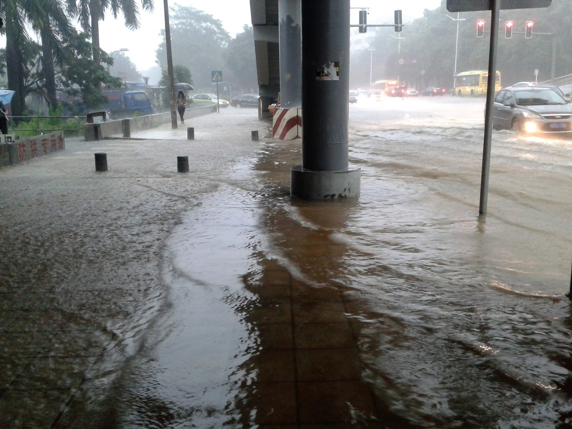 Life of Shal_How I survived a monsoon in China_5